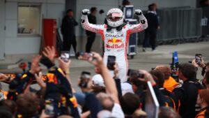 GP do Japão 2025: Verstappen celebra vitória
