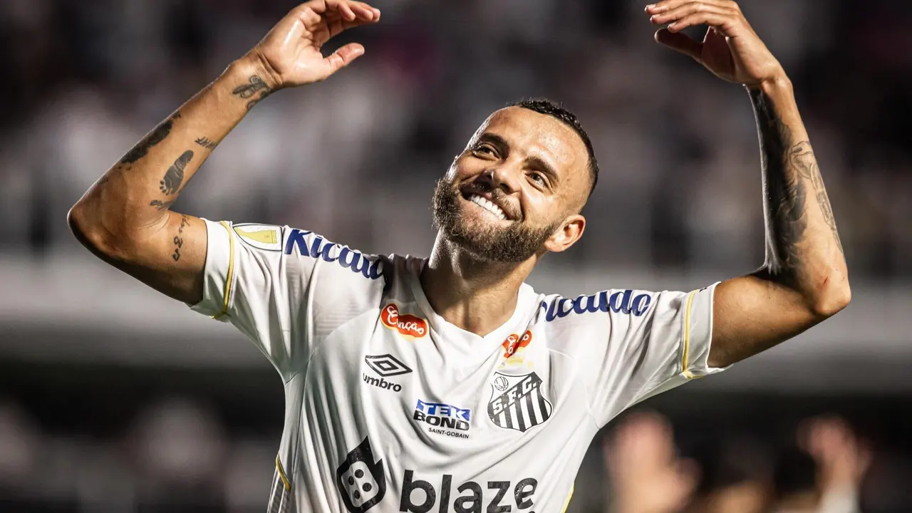 Guilherme-atacante-do-Santos-comemorando-gol-na-Vila-Belmiro-em-2025-1 Bons e Baratos no Cartola FC – 6ª Rodada