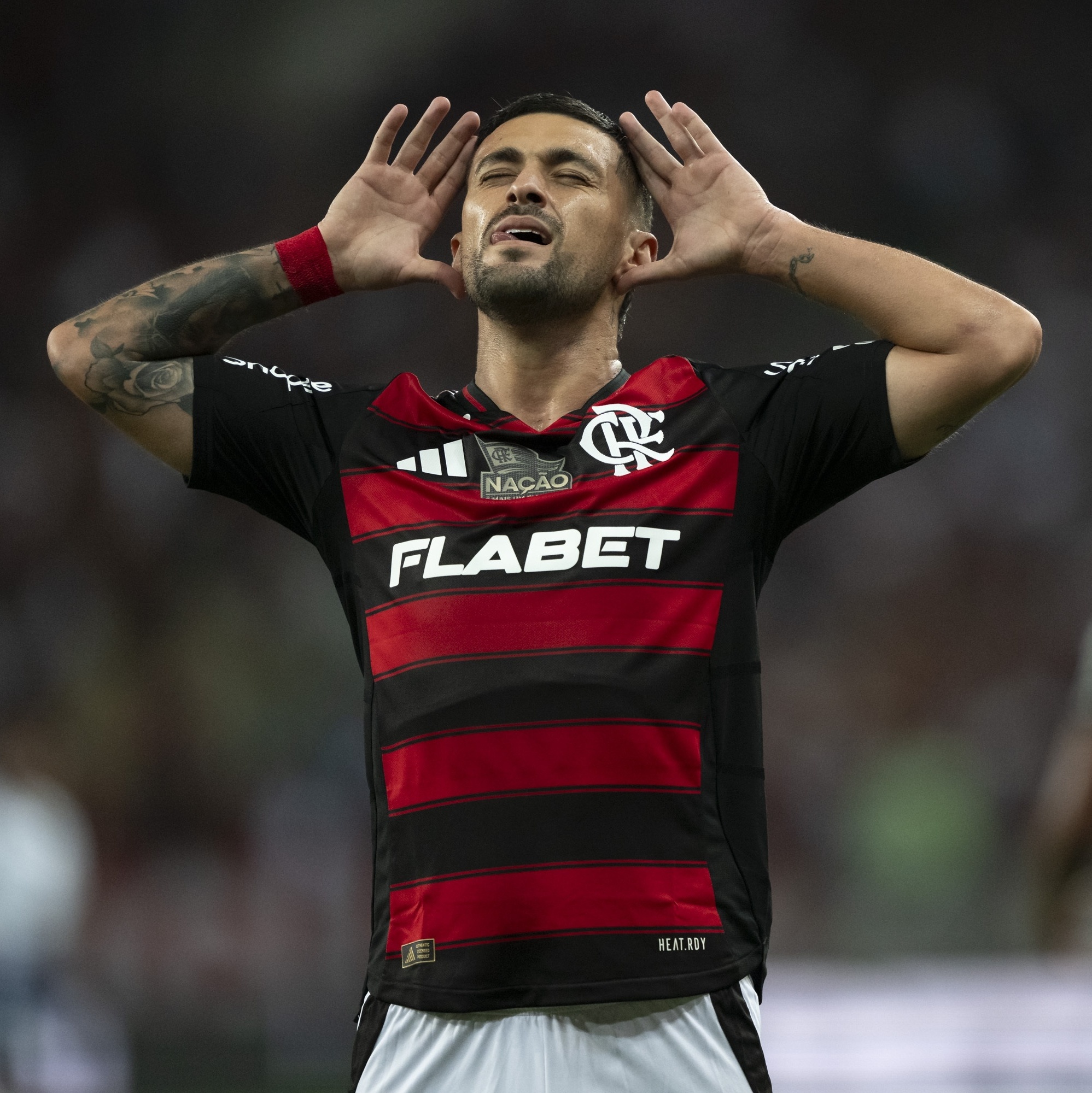 arrascaeta-comemora-gol-marcado-pelo-flamengo-contra-o-bahia-pelo-brasileirao-1746928076117_v2_1x1 Aposta Certeira Rodada 14: Arthur Cabral, Arrascaeta e Piquerez