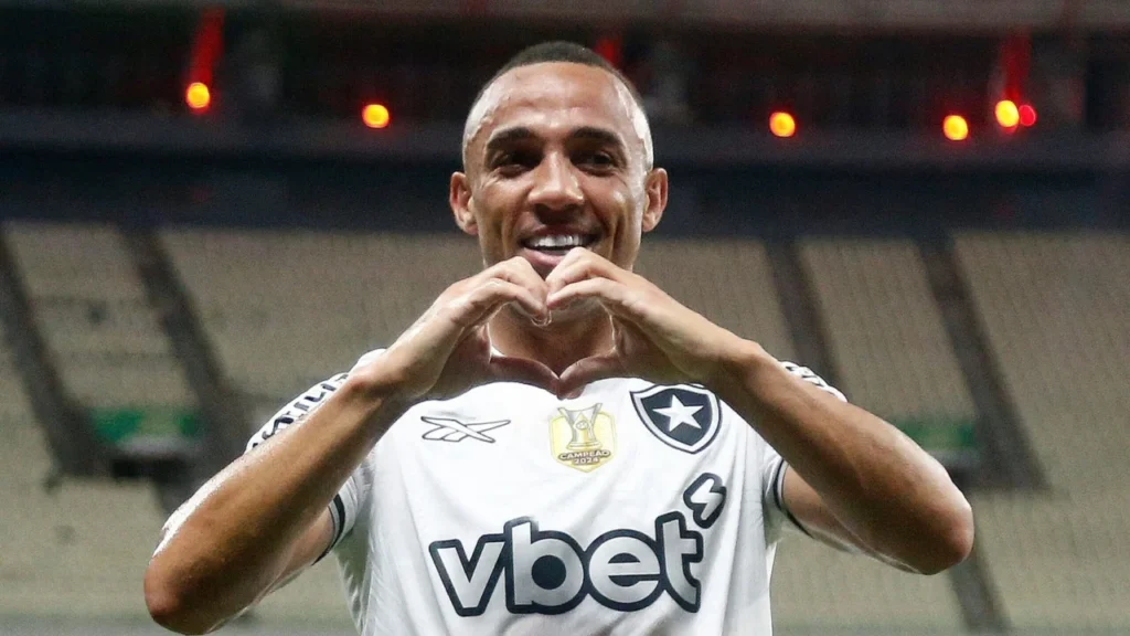 marcal-aproveita-oportunidade-e-se-destaca-em-goleada-do-botafogo-e1755059741405-1024x576 Seleção da 19ª Rodada do Cartola FC: Os Melhores Pontuadores da Rodada
