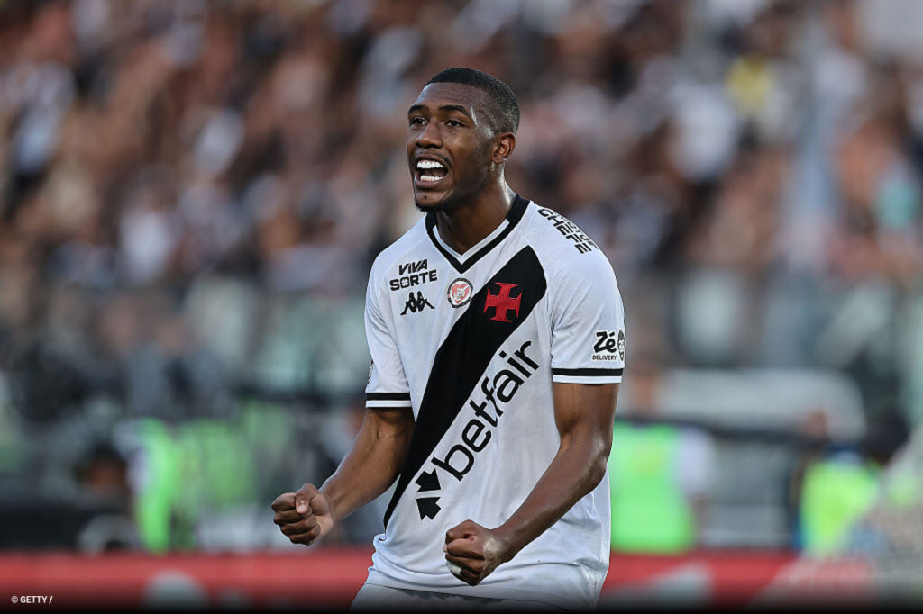 1355040-rayan-segue-em-ascensao-no-vasco-e-supera-marca-de-dinamite-1024x682 Seleção da 27ª Rodada do Cartola FC: Os Melhores Pontuadores da Rodada