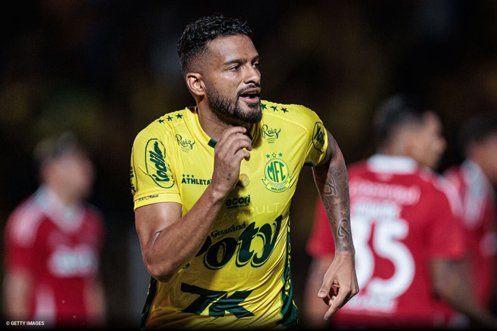 1362053-reinaldo-comanda-vitoria-sobre-o-inter-e-mirassol-abre-vanta-1024x682 Top 11 Jogadores Mais Valorizados da 28ª Rodada do Cartola FC