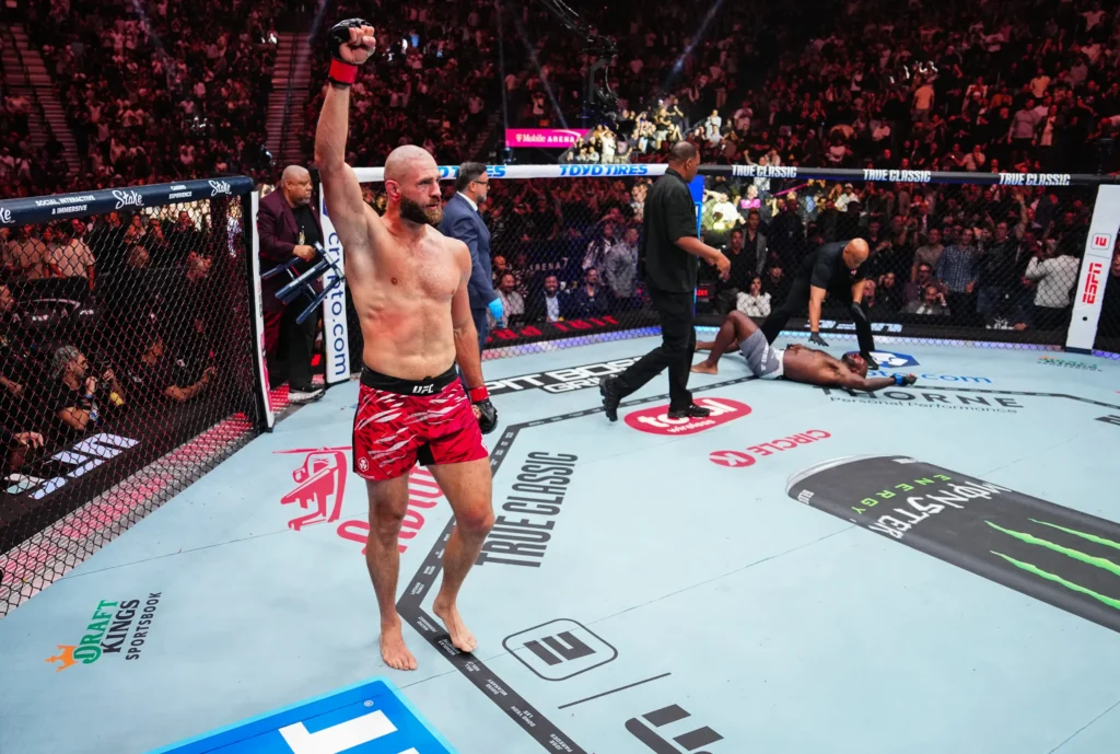 gettyimages-2239284995-1024x689 UFC 320: Alex Poatan brilha e reconquista cinturão em noite histórica