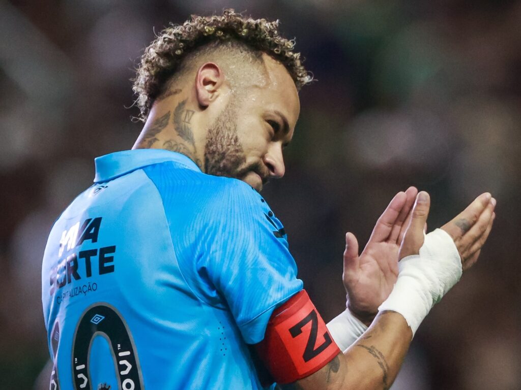 neymar-celebra-gol-em-juventude-x-santos-duelo-do-brasileirao-1764809058463_v2_4x3-1024x768 Seleção da 37ª Rodada do Cartola FC: Os Melhores Pontuadores da Rodada