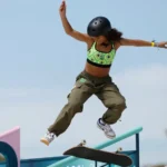 Rayssa Leal em manobra no street