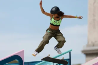 Rayssa Leal em manobra no street