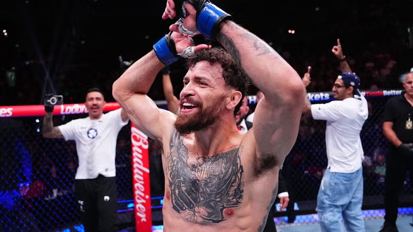 310126-mauricio-ruffy-br-ufc-325-GettyImages-2259321816 Volkanovski Domina Diego Lopes e Iguala Lenda Brasileira em Noite Histórica na Austrália