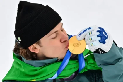 Lucas-Pinheiro-comemora-o-ouro-no-slalom-gigante-420x280 Home