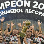 Jogadores do Lanús comemorando o título da Recopa Sul-Americana 2026 no Maracanã