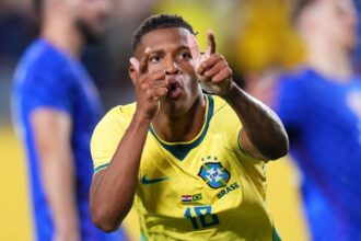 Brasil 3 a 1 Croácia: Danilo