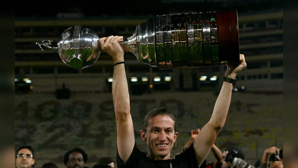 filipe_luis_trofeu_1280x720_center_pad-1024x576 Demissão de Filipe Luís do Flamengo: O Fim de um Ciclo Vitorioso no Rubro-Negro