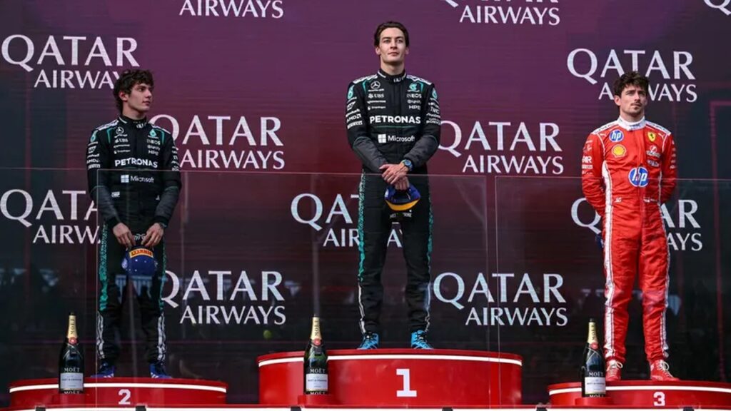 podio-gp-australia-f1-2026-1920x1280-1280x720-1-1024x576 GP da Austrália 2026: Russell Domina em Dobradinha da Mercedes