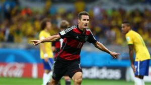 Miroslav Klose comemorando gol na Copa de 2014