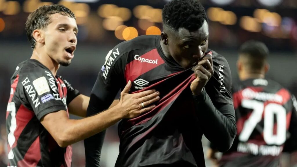 https___media.umdoisesportes.com_.br_main_2026_04_viveros-heroi-noite-epica-athletico-1280x720-1-1024x576 Seleção da 13ª Rodada do Cartola FC: Os Melhores Pontuadores da Rodada