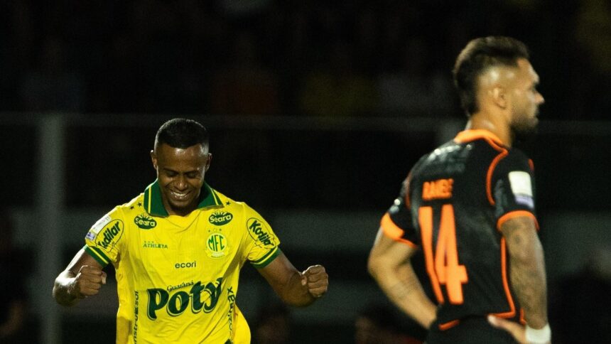 Valorizados Cartola 14ª rodada: Carlos Eduardo