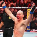 Sean Strickland comemora reconquista do cinturão dos médios no UFC 328 em Newark