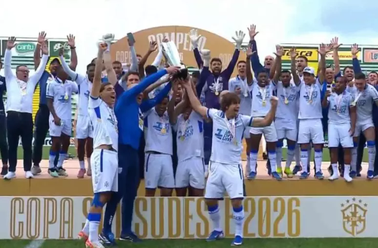 Avaí bate Chapecoense