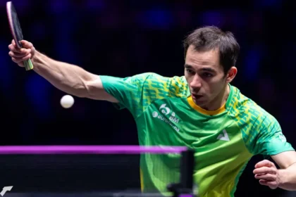 Hugo Calderano vice no WTT Ljubljana após final contra Shunsuke Togami.