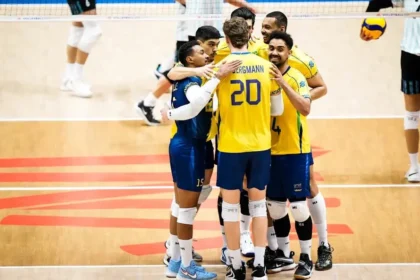 Selecao-Brasileira-comemorando-ponto-decisivo-420x280 Home