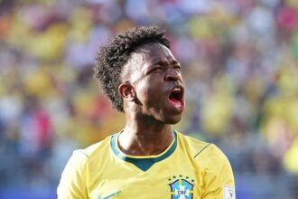 Vinicius Júnior comemora gol na estreia do Brasil na Copa 2026 contra o Marrocos
