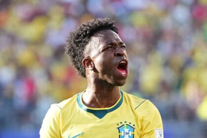 Vinicius Júnior comemora gol na estreia do Brasil na Copa 2026 contra o Marrocos
