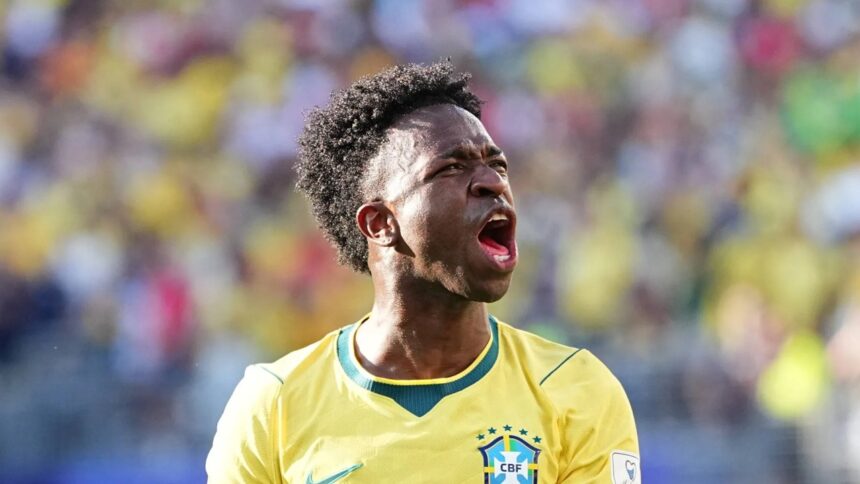 Vinicius Júnior comemora gol na estreia do Brasil na Copa 2026 contra o Marrocos