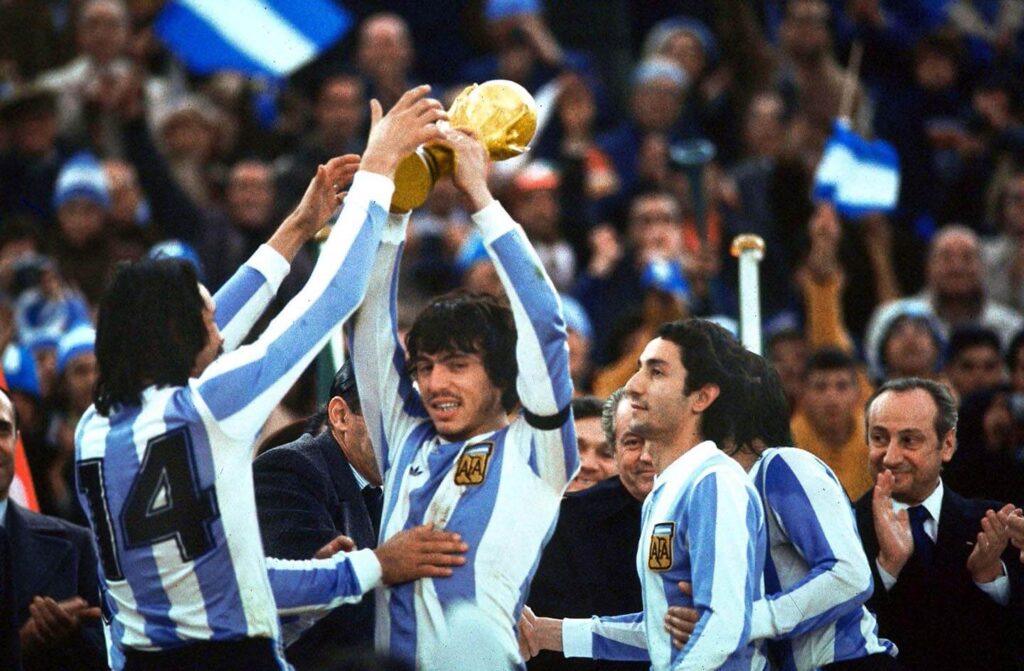 Argenina-Campea-1024x671 Espanha x Argentina: final da Copa vale o tetra argentino ou o bi espanhol