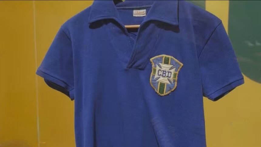 Camisa de Pelé usada na final da Copa do Mundo de 1958.