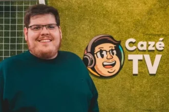 Casimiro Miguel durante uma transmissão da CazéTV