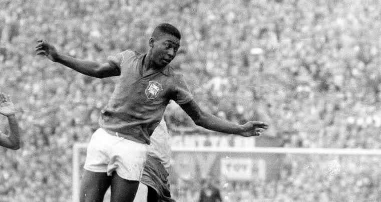 Copa-do-Mundo-de-1958 Camisa histórica de Pelé na final de 1958 alcança cerca de R$ 25 milhões
