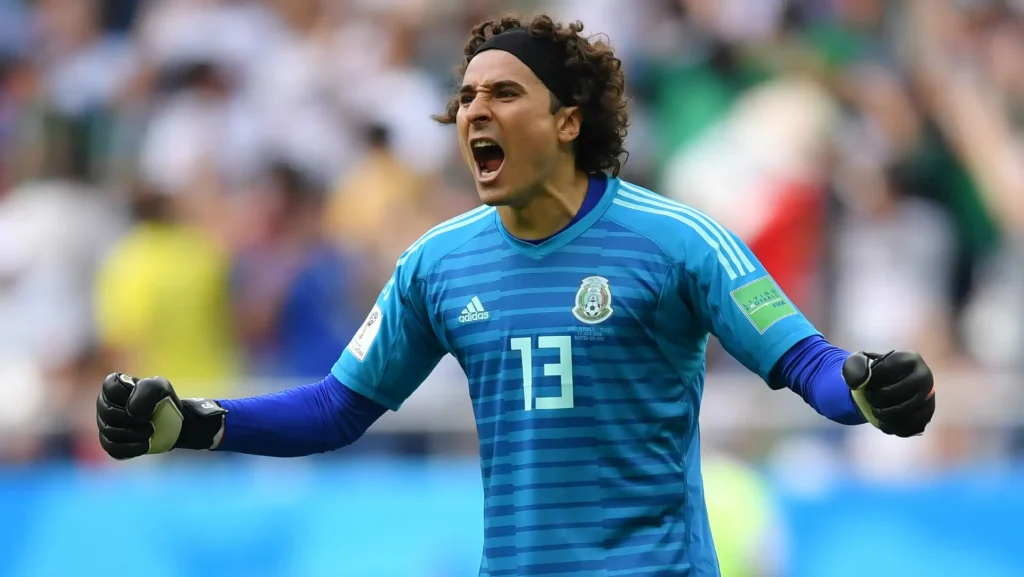 Ochoa-com-a-camisa-do-Mexico-no-Estadio-Azteca-1024x577 Última Copa dos ídolos: The Last Dance da Copa