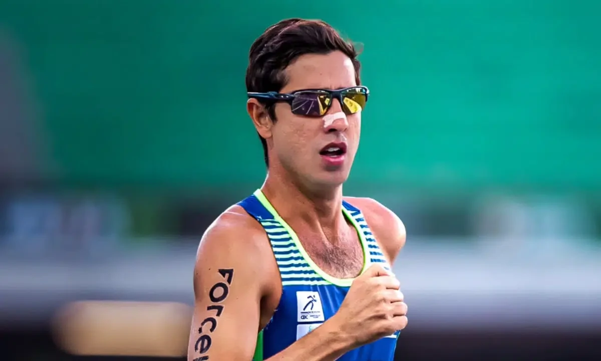 Caio Bonfim no Troféu Brasil durante recorde dos 35.000 metros.