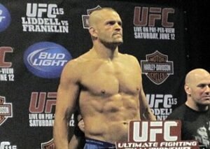 330px-Chuck_Liddell_weighs_in_UFC_115-300x213 MMA