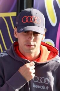 330px-Gabriel_Bortoleto_at_the_Melbourne_Walk_during_the_2026_Australian_Grand_Prix_28028A858129_cropped-200x300 Fórmula 1