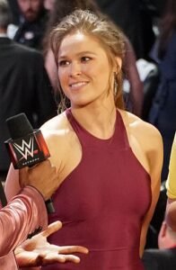 330px-Rousey_HOF_2018_28cropped29-196x300 MMA