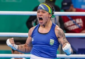 3840px-3C2BA_Sargento_Beatriz_Ferreira-300x208 Boxe