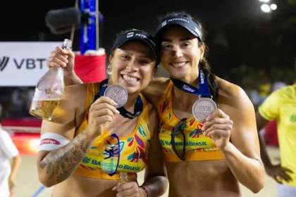Carol-e-Rebecca-durante-a-final-do-Elite16-do-Rio-de-Janeiro-420x280 Home_2