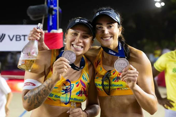 Carol e Rebecca durante a final do Elite16 do Rio de Janeiro.