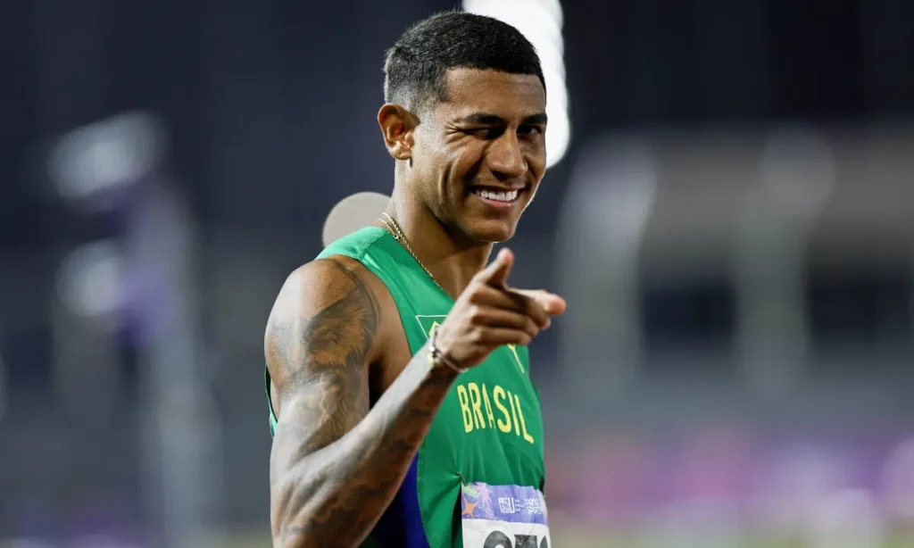 Matheus-Lima-celebrando-o-grande-desempenho-brasileiro-nos-400-metros-com-barreiras-1024x614 Alison dos Santos vence na Silésia e faz melhor marca mundial de 2026