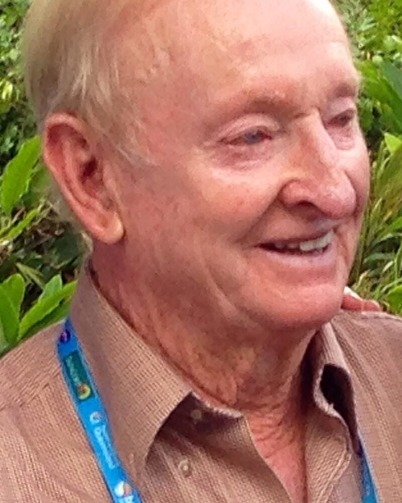 Tennis_27great272C_Rod_Laver_28cropped29-800x1000 Tênis