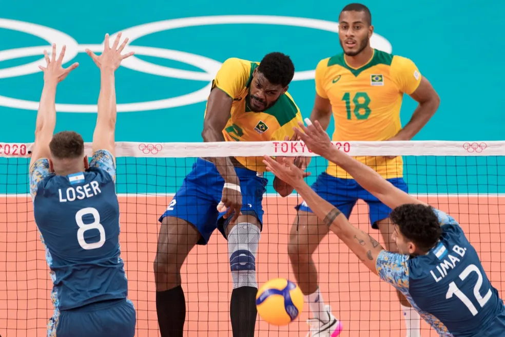Brasil-e-Argentina-frente-a-frente-em-partida-de-volei Brasil estreia contra o Chile no Sul-Americano masculino: o que esperar da seleção de Bernardinho