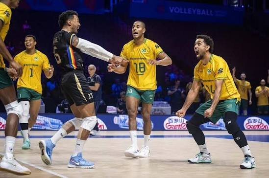 Selecao-Brasileira-masculina-reunida-antes-de-uma-partida-no-Maracanazinho Home