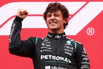 Kimi Antonelli comemora vitória no GP de Monza 2026