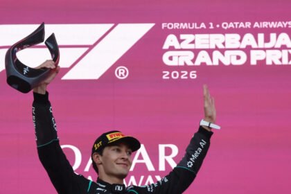 George Russell comemora vitória no GP do Azerbaijão 2026