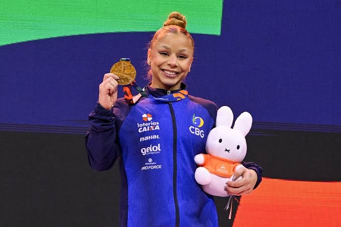 Flávia Saraiva bronze e Rebeca Andrade ouro no Mundial de Ginástica 2026