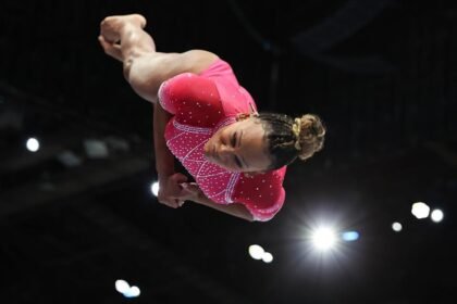 Rebeca Andrade Mundial 2026 lidera classificatória do salto com média de 14,533 pontos