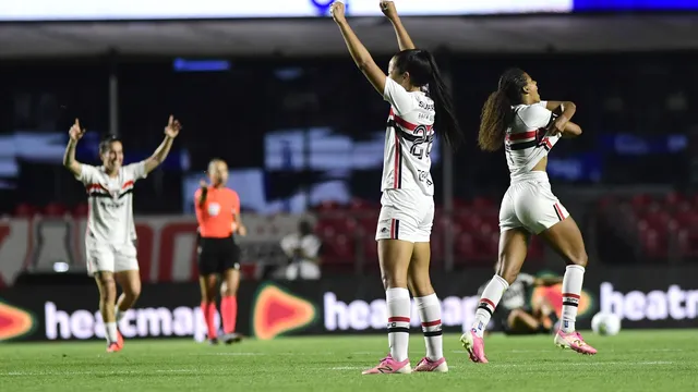 São Paulo campeão do Brasileirão Feminino após final contra o Corinthians.