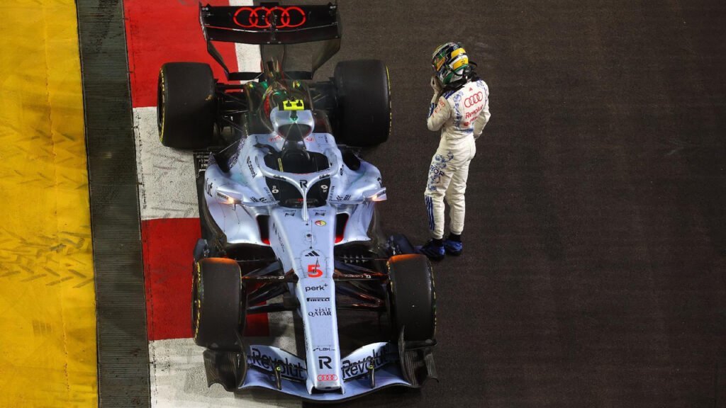 Audi de Gabriel Bortoleto pega fogo no GP de Singapura 2026