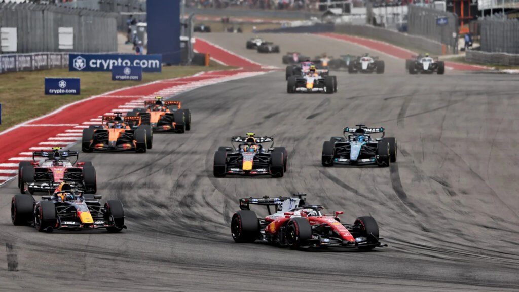 Charles Leclerc ultrapassa Max Verstappen na reta final do GP dos EUA 2026