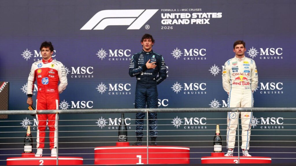 Pódio do GP dos EUA 2026 com Antonelli, Leclerc e Verstappen